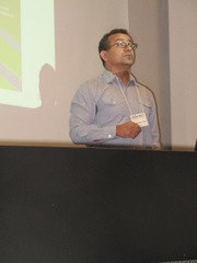 Conférencier répond aux questions